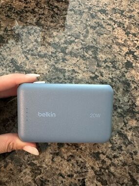BRAND NEW belkin 20W Portable Charger in Slate Blue